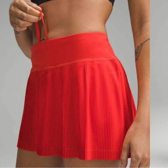 lululemon athletica Dresses & Skirts - Lululemon Pleat to Street midrise skirt